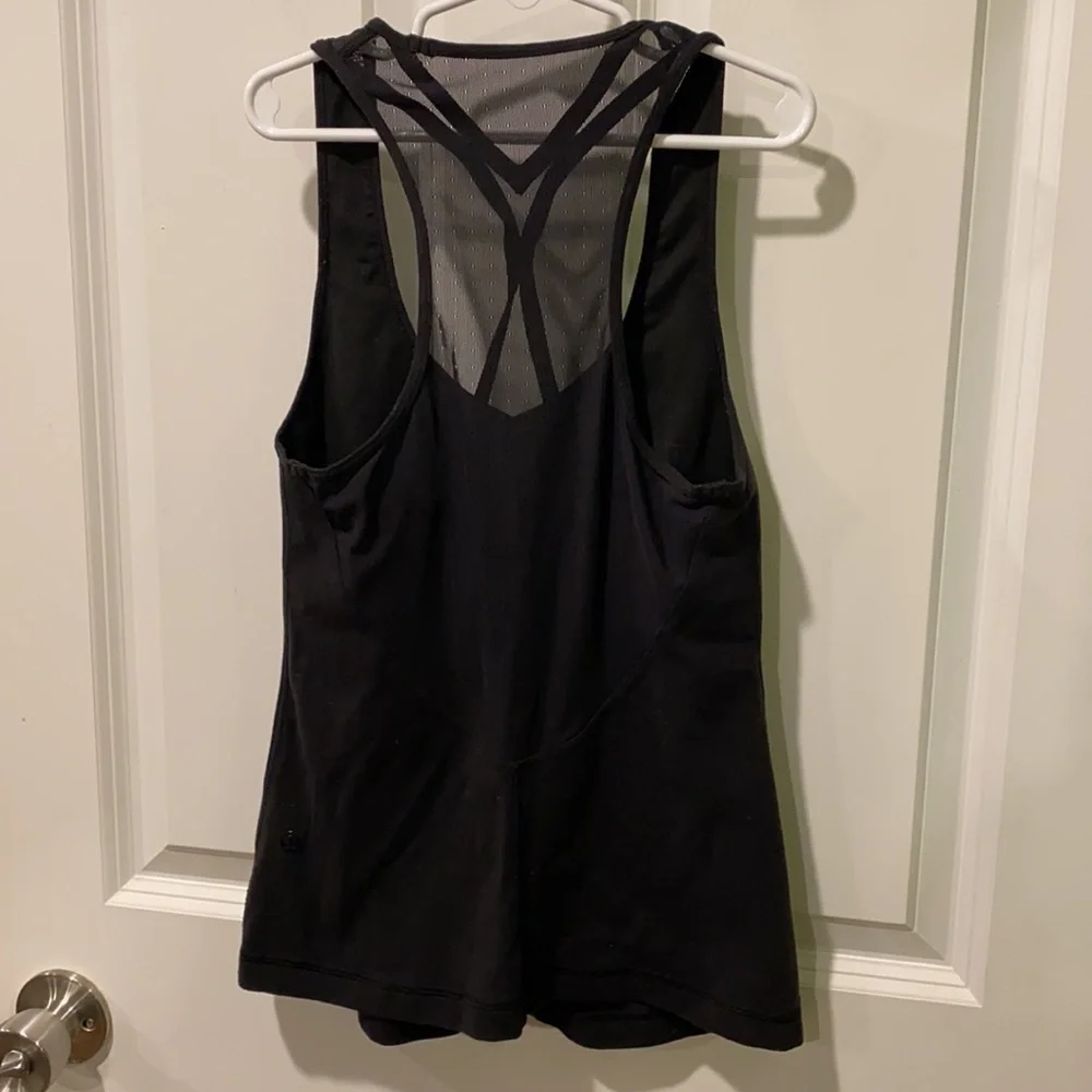 Lululemon Built In Bra Top With Mesh Back